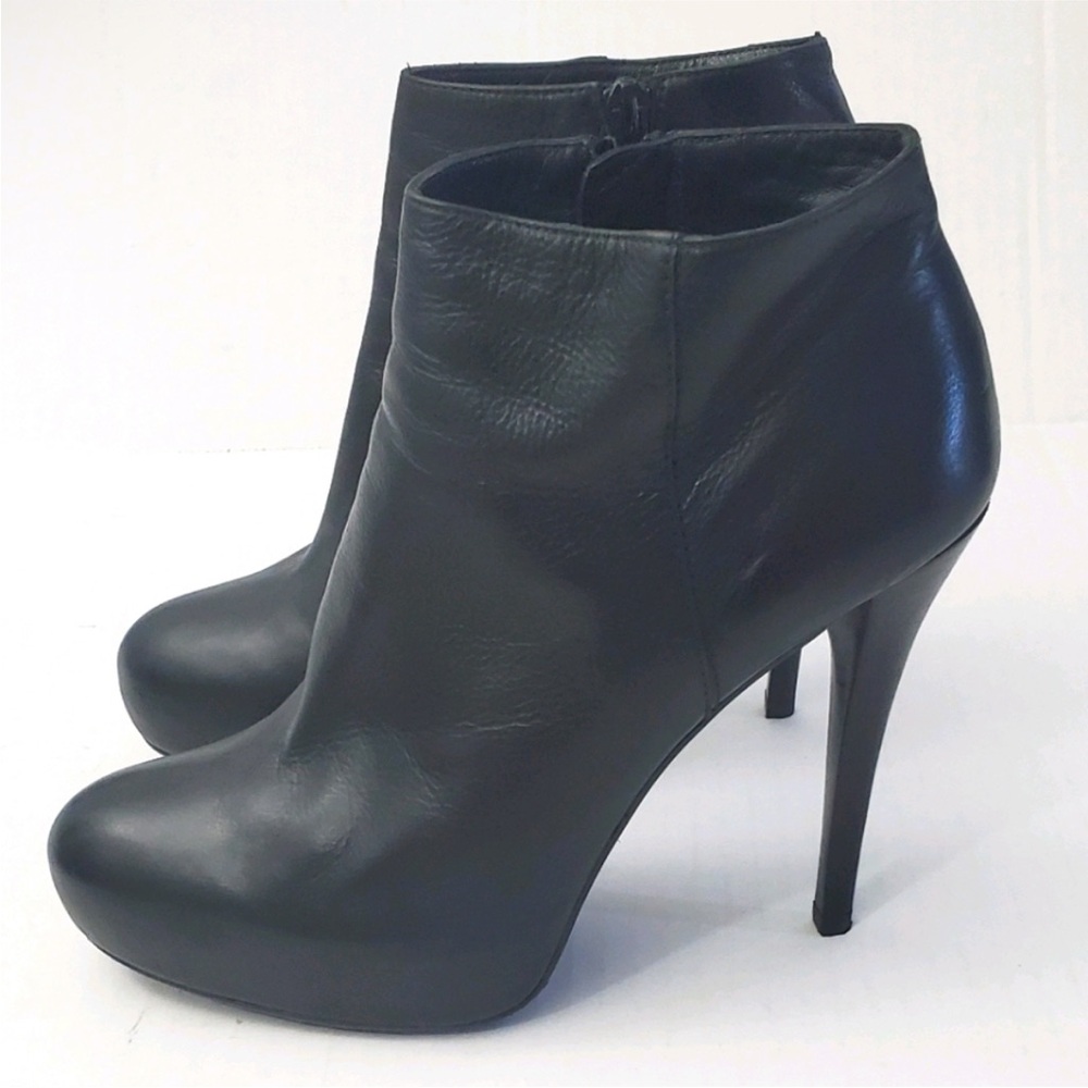 Stuart weitzmen leather platform ankle bootie heels size 8 like new